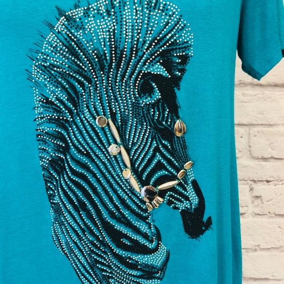 VO Jeans | V-Neck Super Soft Zebra Graphic Tee - Picture 2 of 5